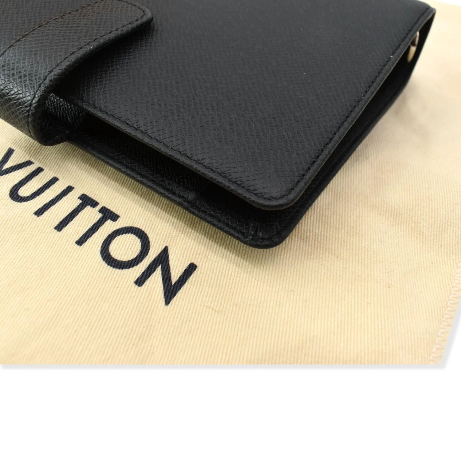 LOUIS VUITTON Taiga Leather Small Ring Agenda Cover Black
