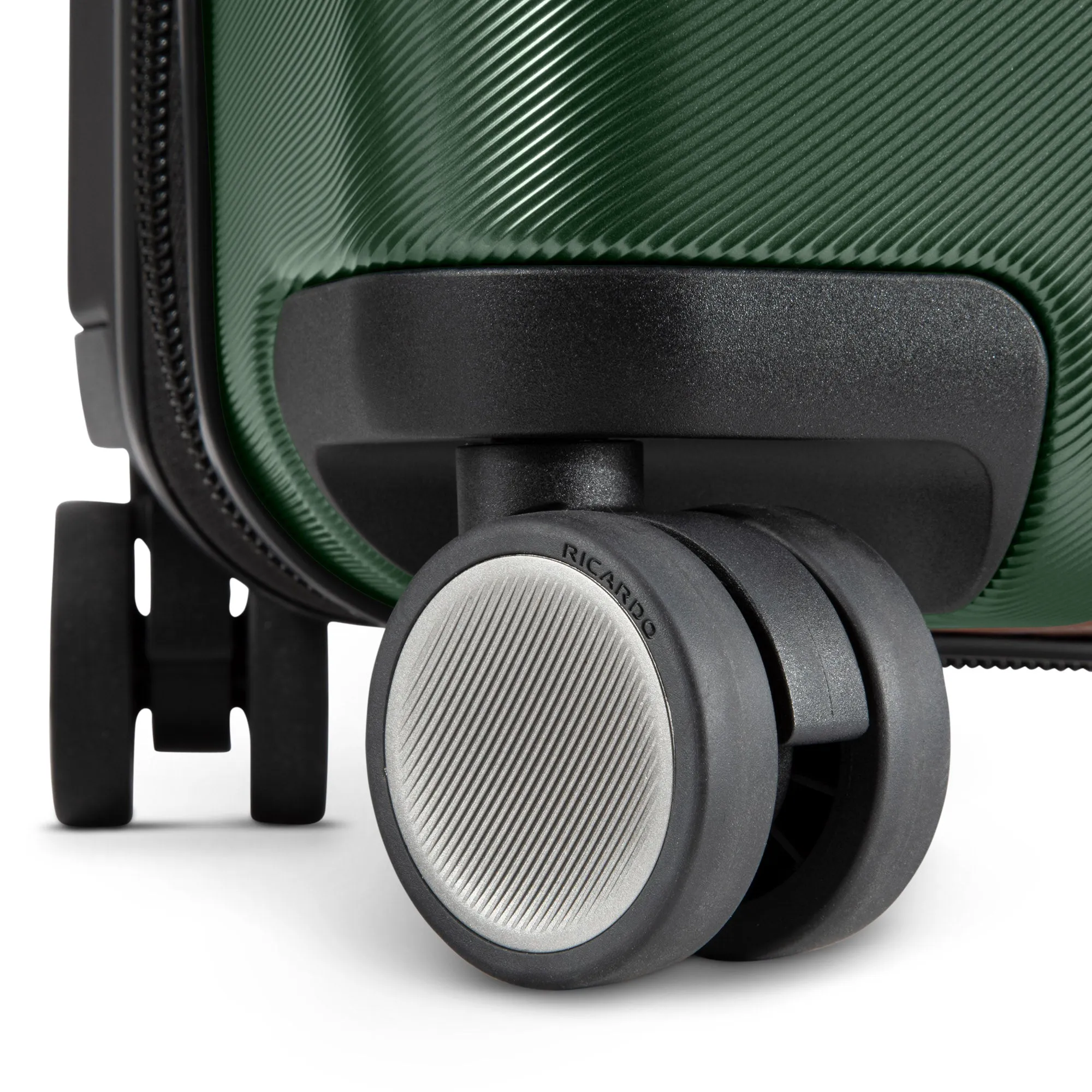 Ricardo Beverly Hills Montecito 2.0 25" Hardside Expandable Spinner - ONLINE ONLY